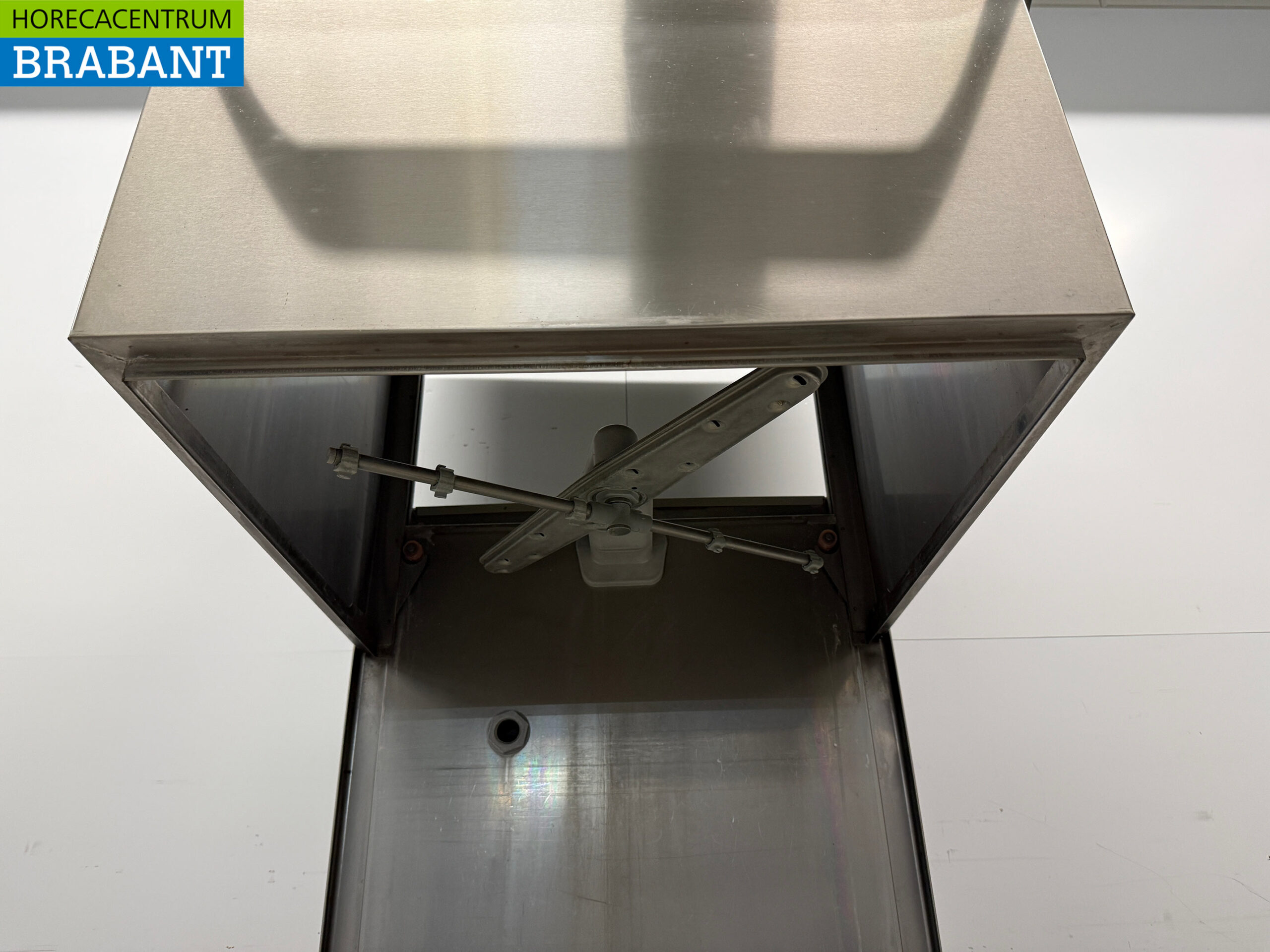 Stainless steel MBM Sliding dishwasher 400V Horeca - Image 5