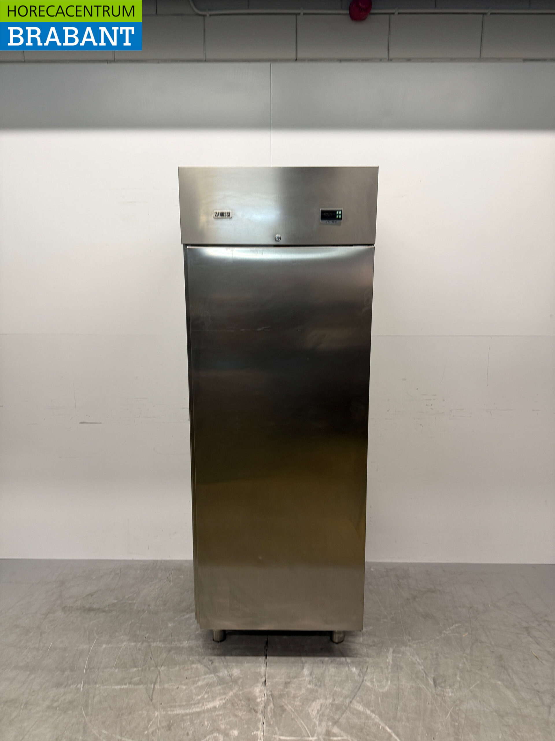 Stainless steel Zanussi Refrigerator 640 liters 230V Catering