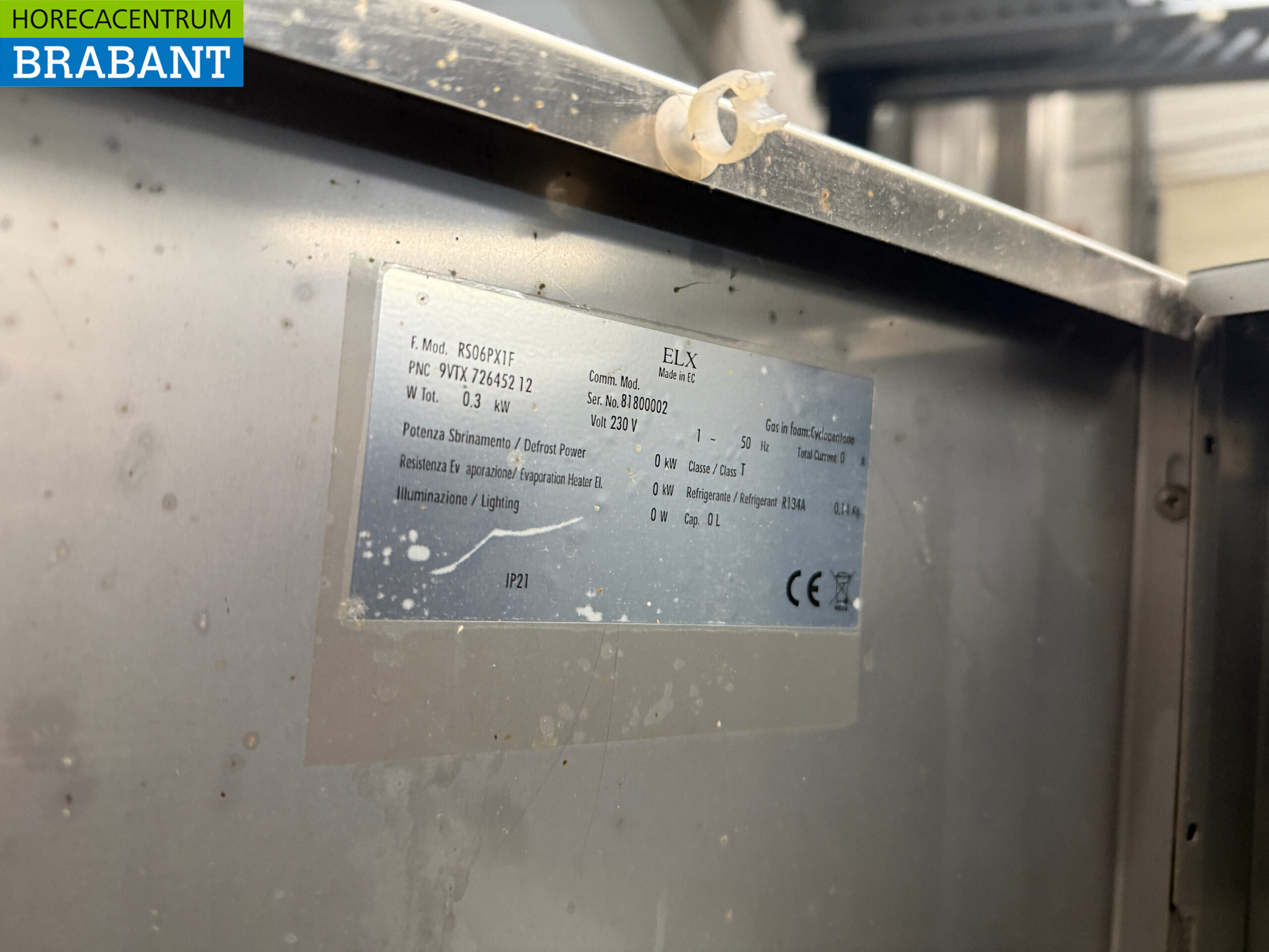 Stainless steel Zanussi Refrigerator 640 liters 230V Catering - Image 5