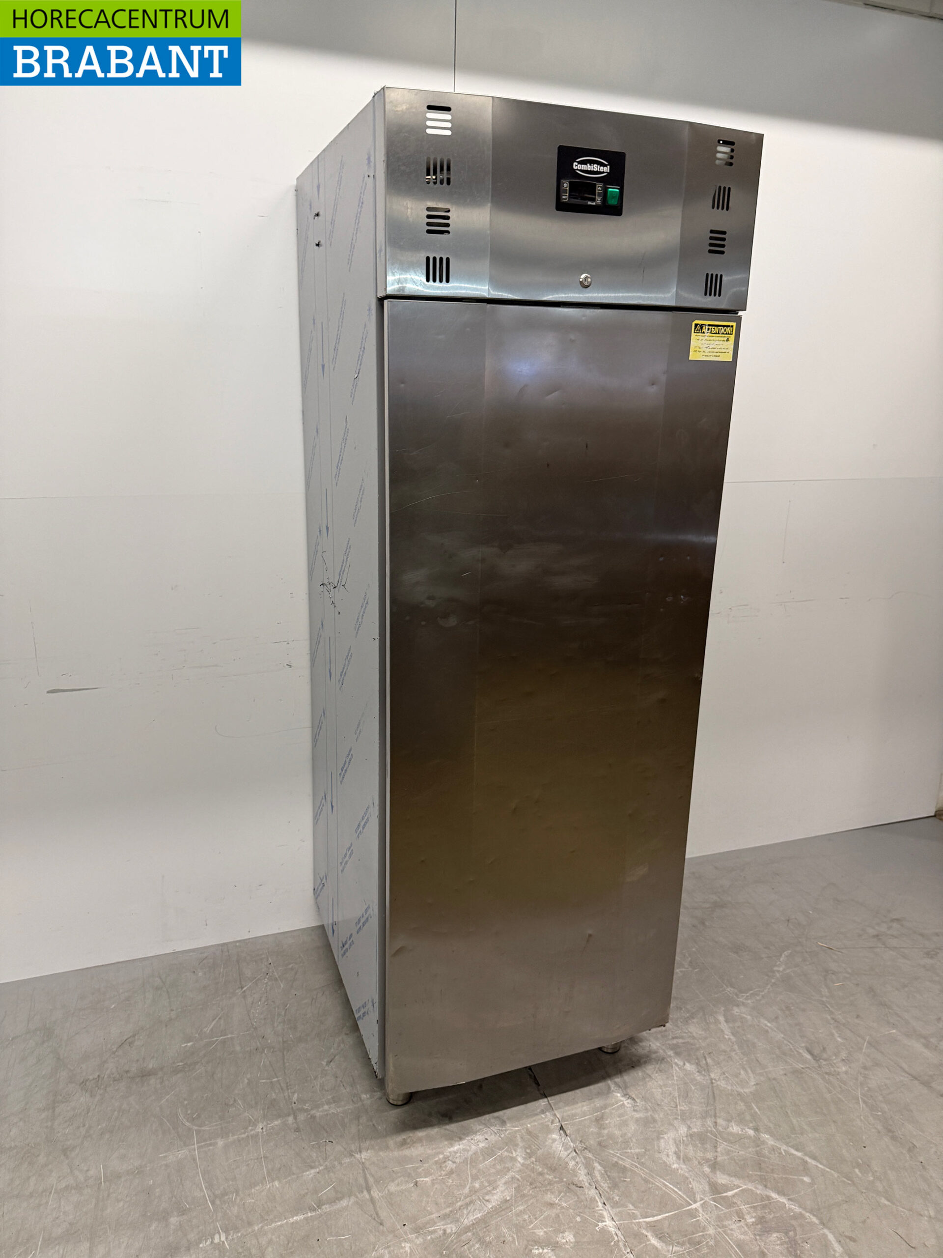 Stainless steel Combisteel Refrigerator 700 liters 230V Horeca - Image 3