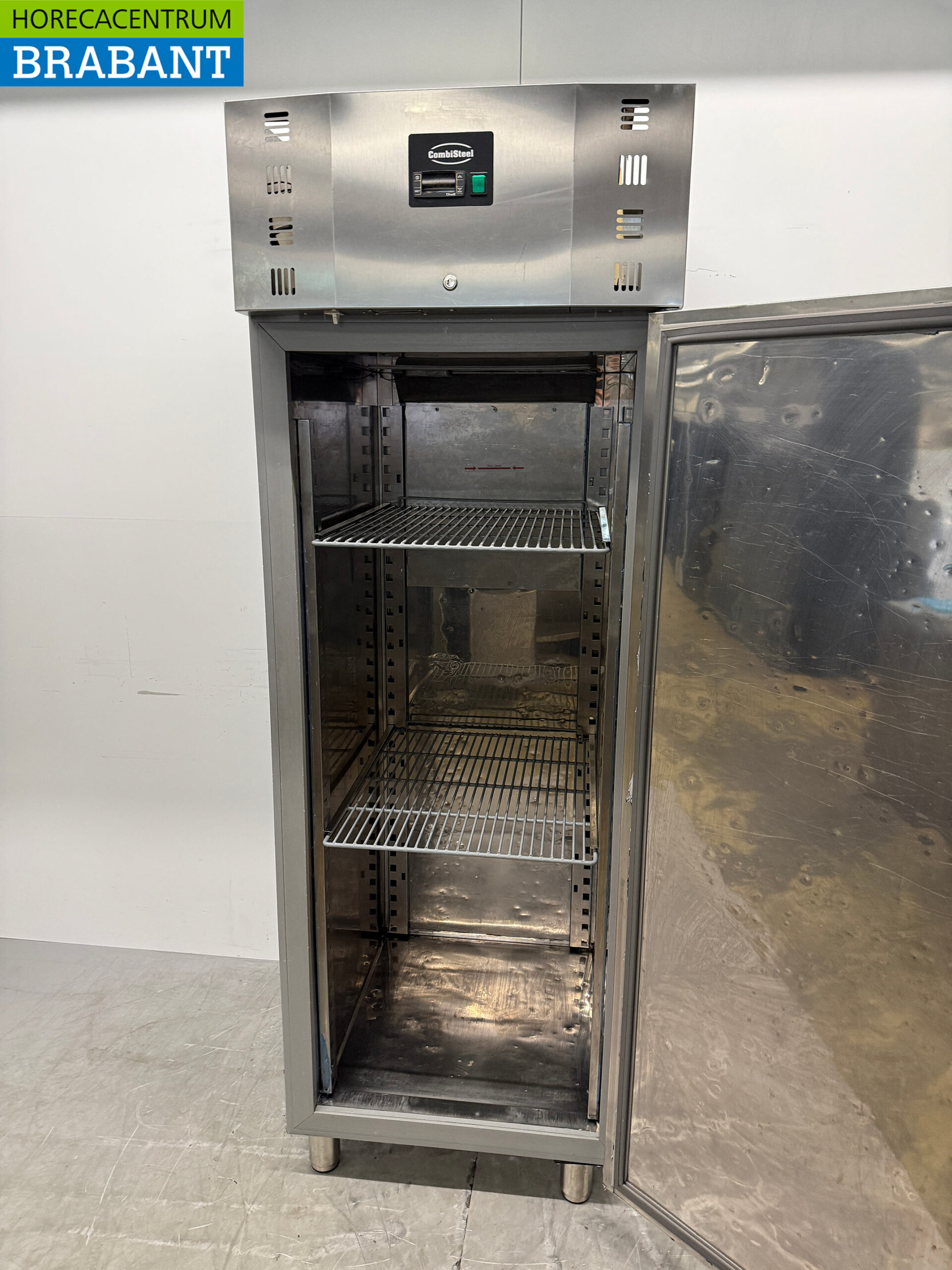 Stainless steel Combisteel Refrigerator 700 liters 230V Horeca - Image 4