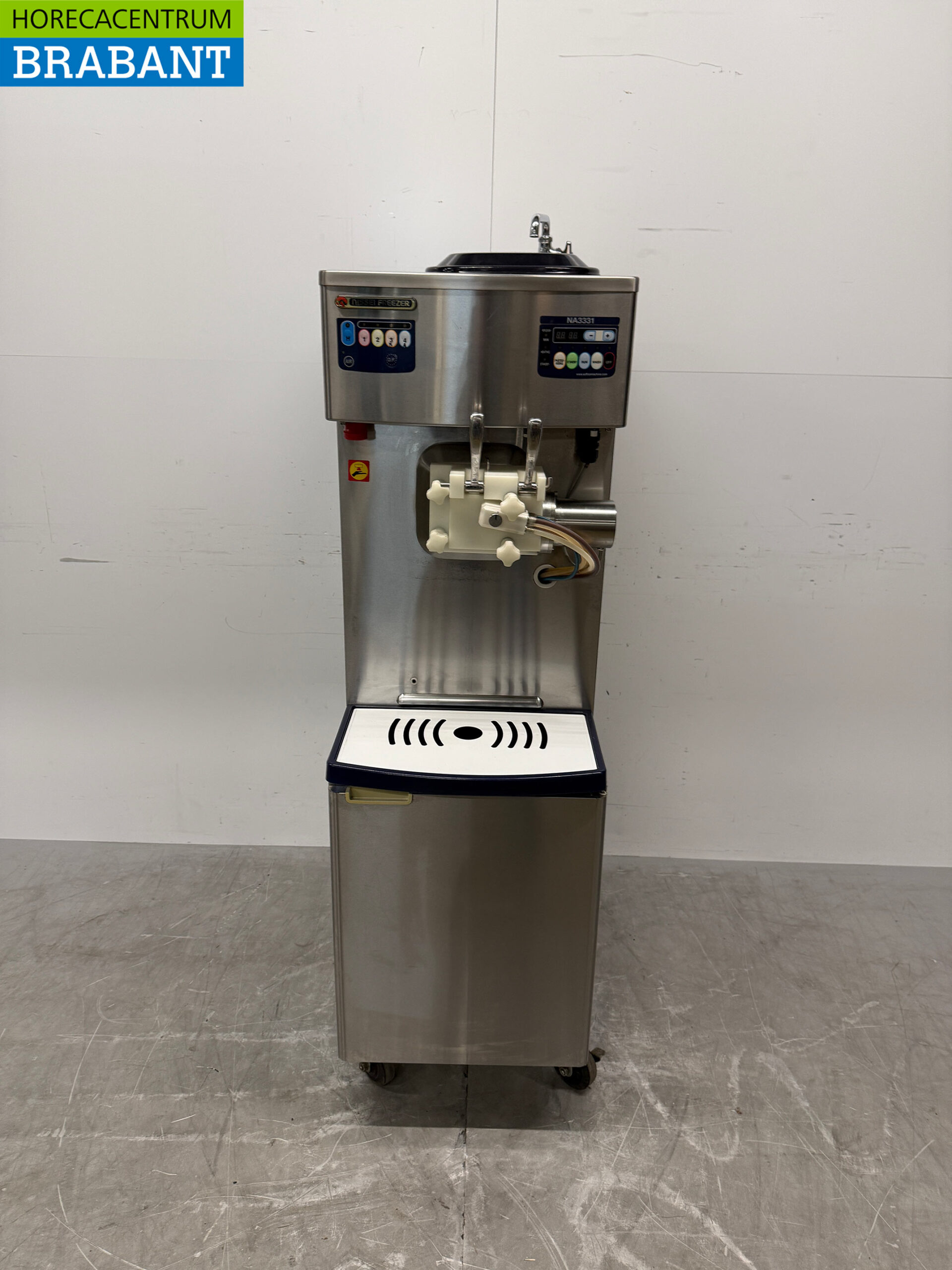 Stainless steel Nissei NA3331 Soft ice cream machine with milkshake function 400V Catering