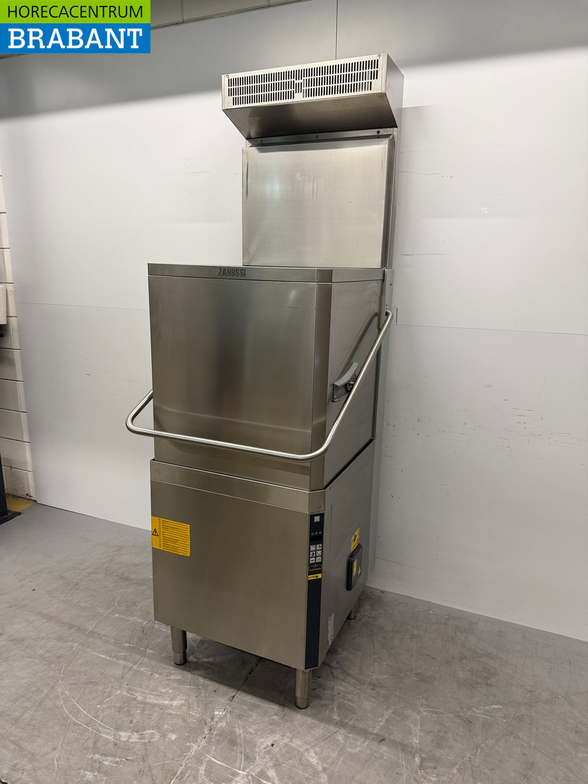 Stainless steel Zanussi Sliding dishwasher with Heat Recovery and drain pump 400V Catering - Image 2