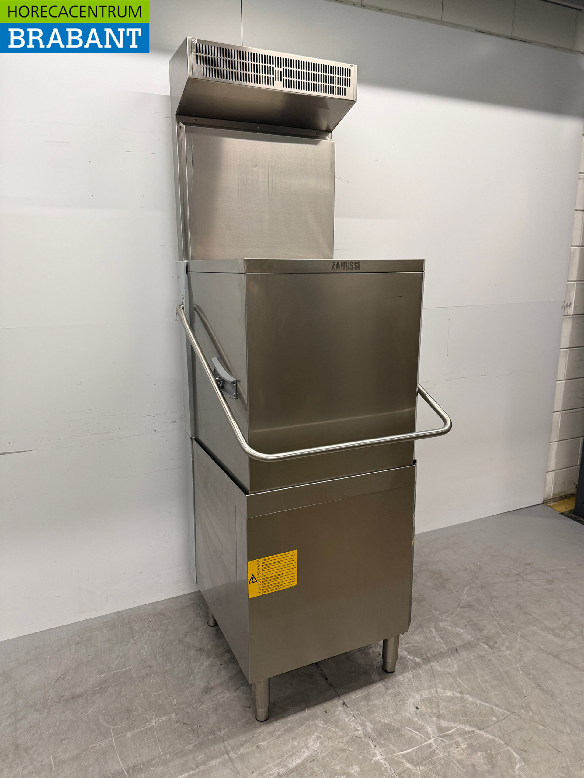 Stainless steel Zanussi Sliding dishwasher with Heat Recovery and drain pump 400V Catering - Image 3
