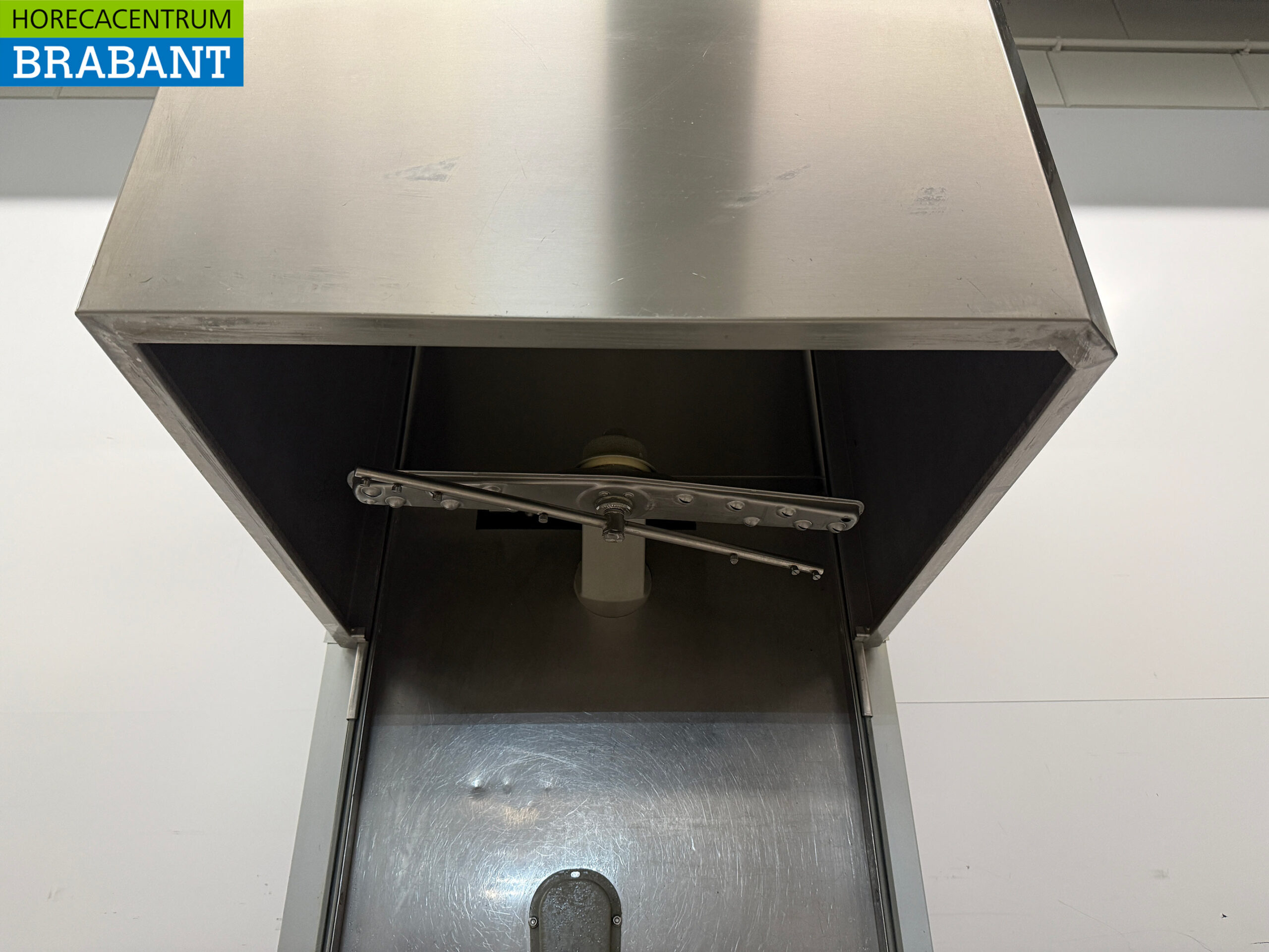 Stainless steel Zanussi Sliding dishwasher with Heat Recovery and drain pump 400V Catering - Image 5