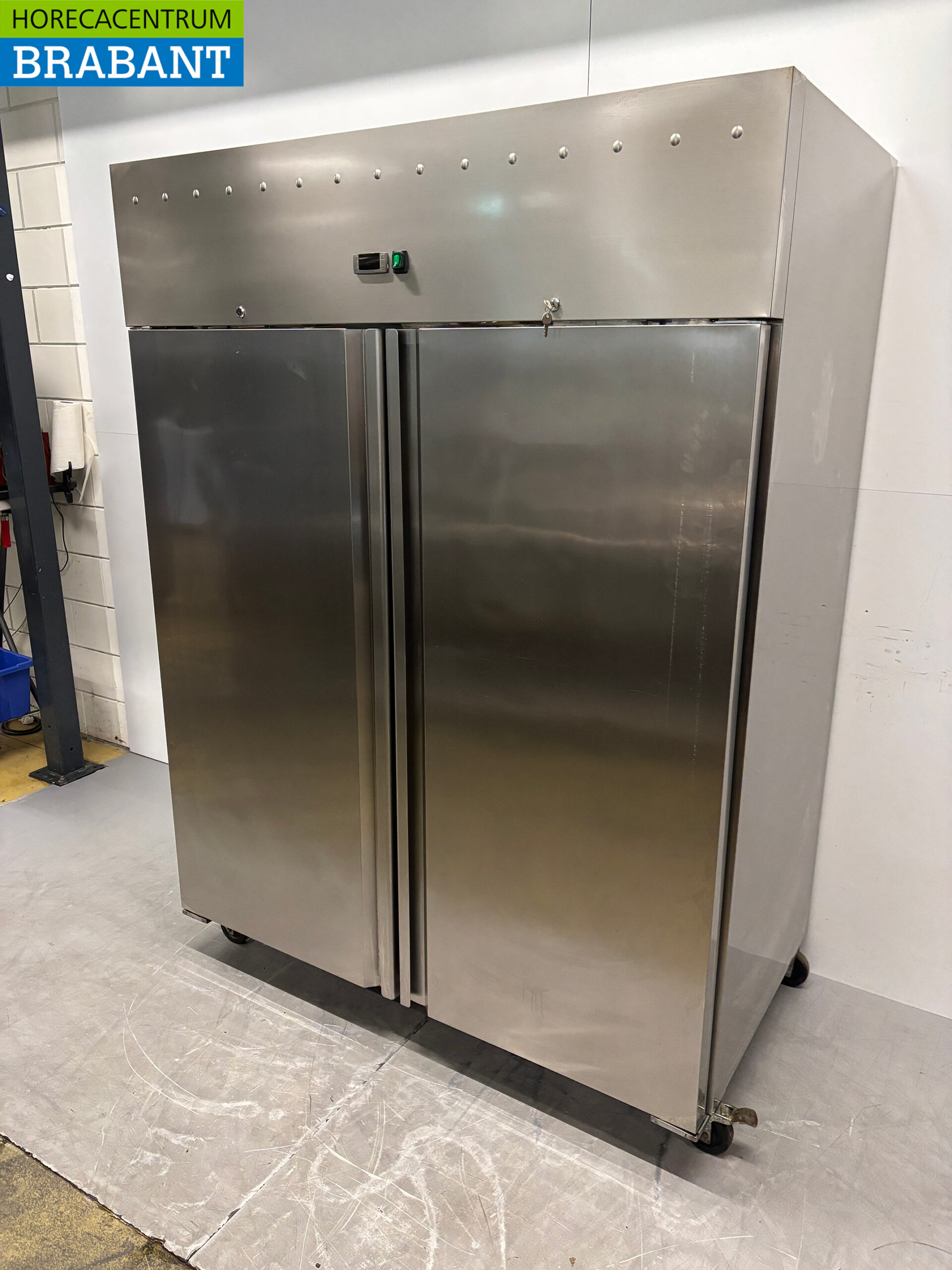 Stainless steel Double door Refrigerator 1400 liters 230V Catering - Image 2