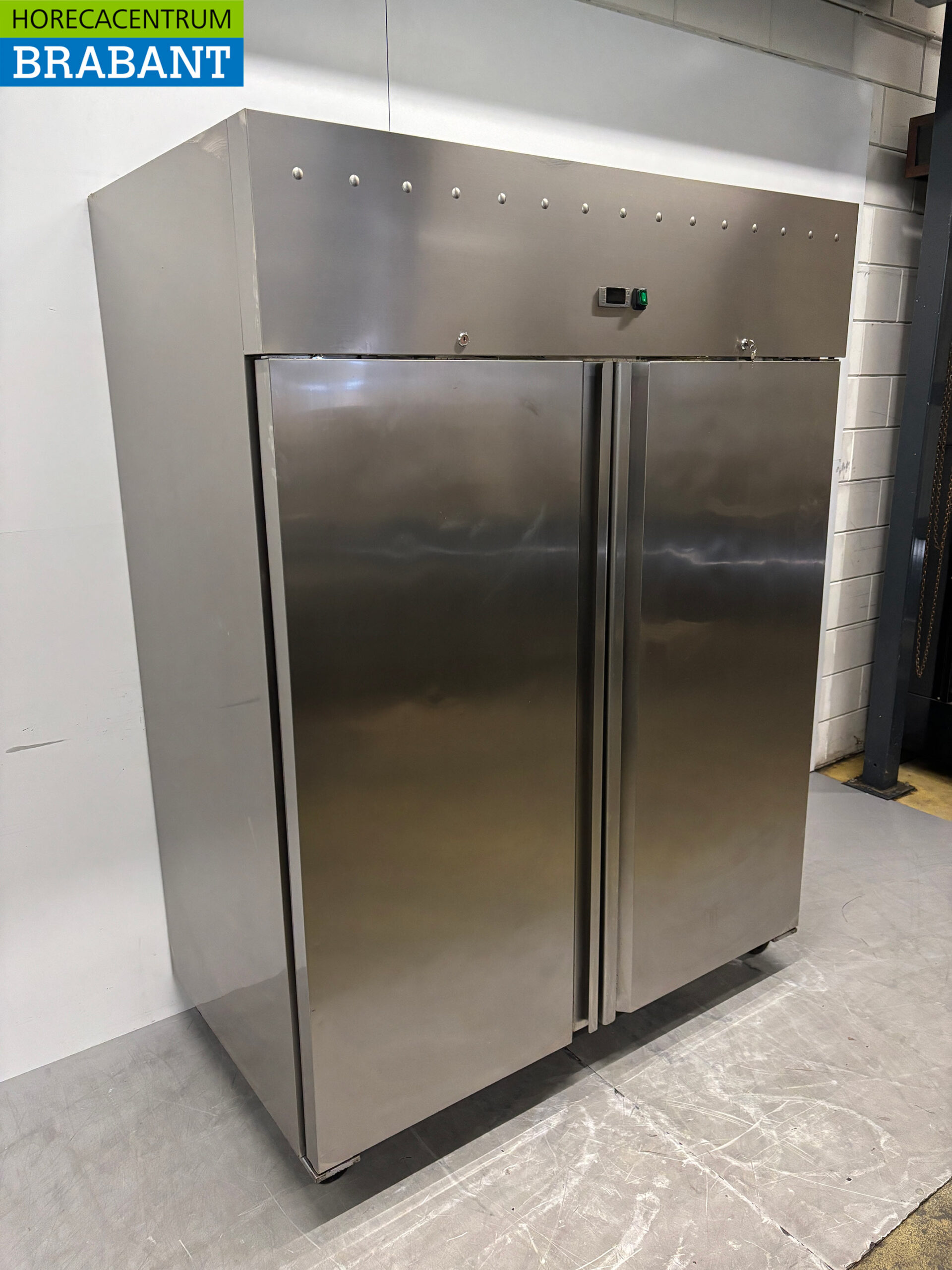 Stainless steel Double door Refrigerator 1400 liters 230V Catering - Image 3