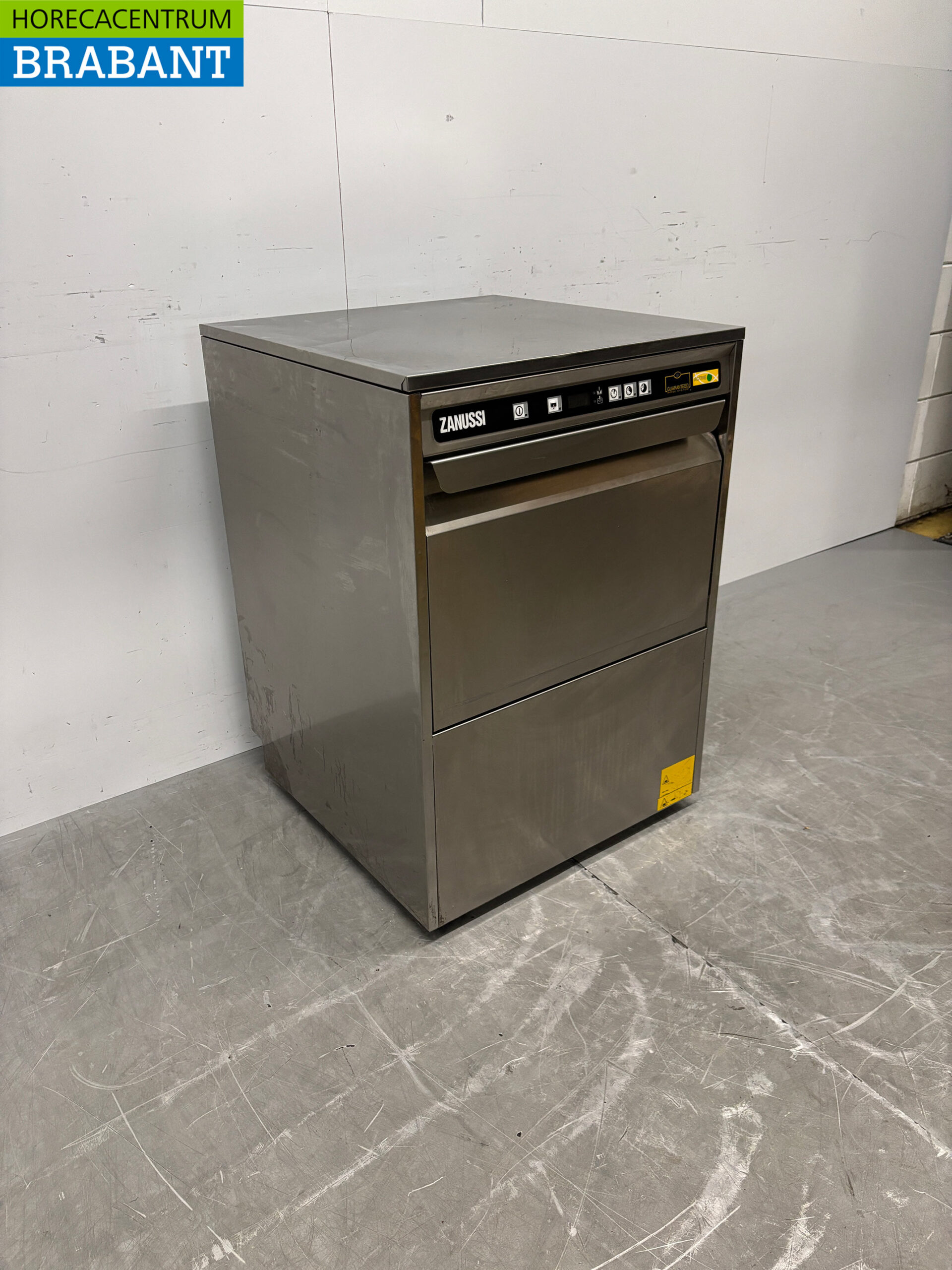Stainless steel Zanussi Dishwasher with drain pump 400V Catering - Image 3