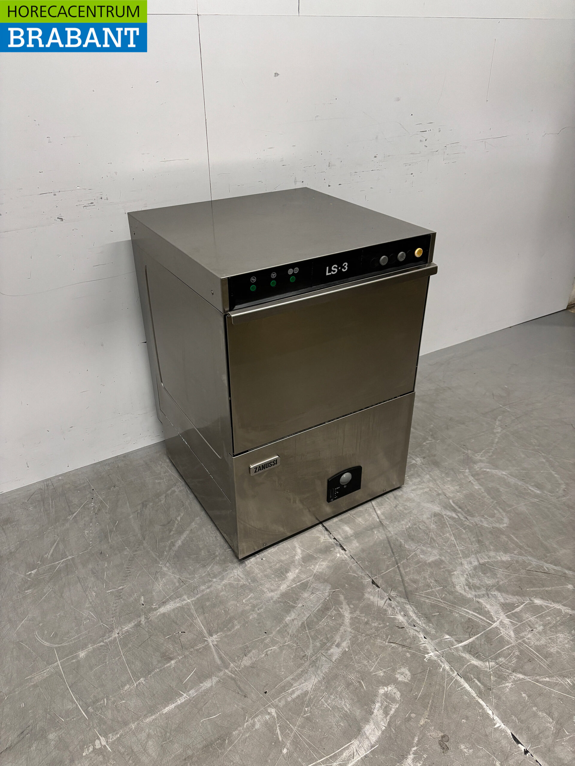 Stainless steel Zanussi Dishwasher with drain pump 230V Horeca - Image 3