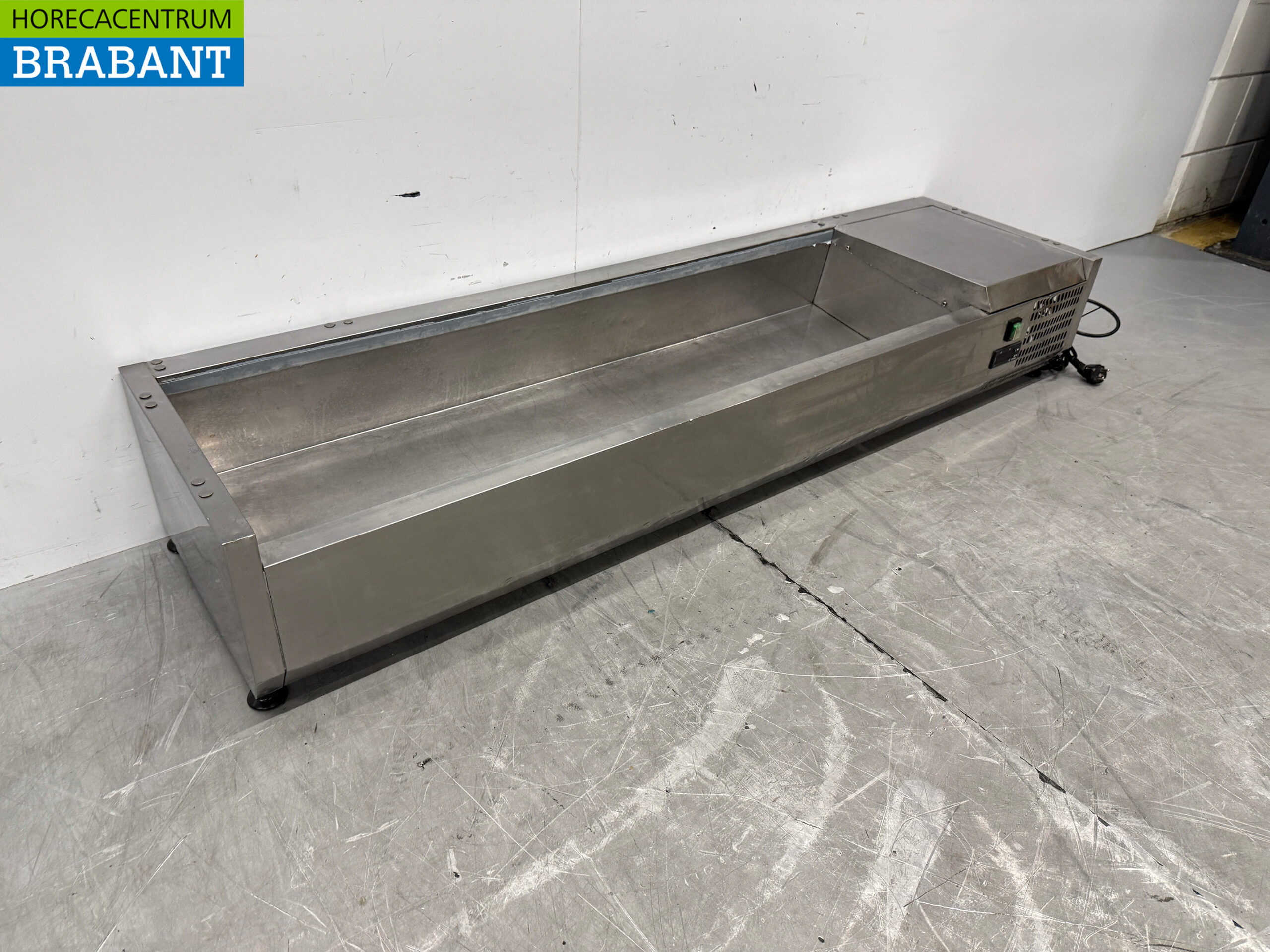 Stainless Steel Kovu Countertop Display Case / Countertop Refrigerated Display Case with Salad Trays: 5 x 1/3 and 1 x 1/2 GN, 150 cm, Food Service - Image 3