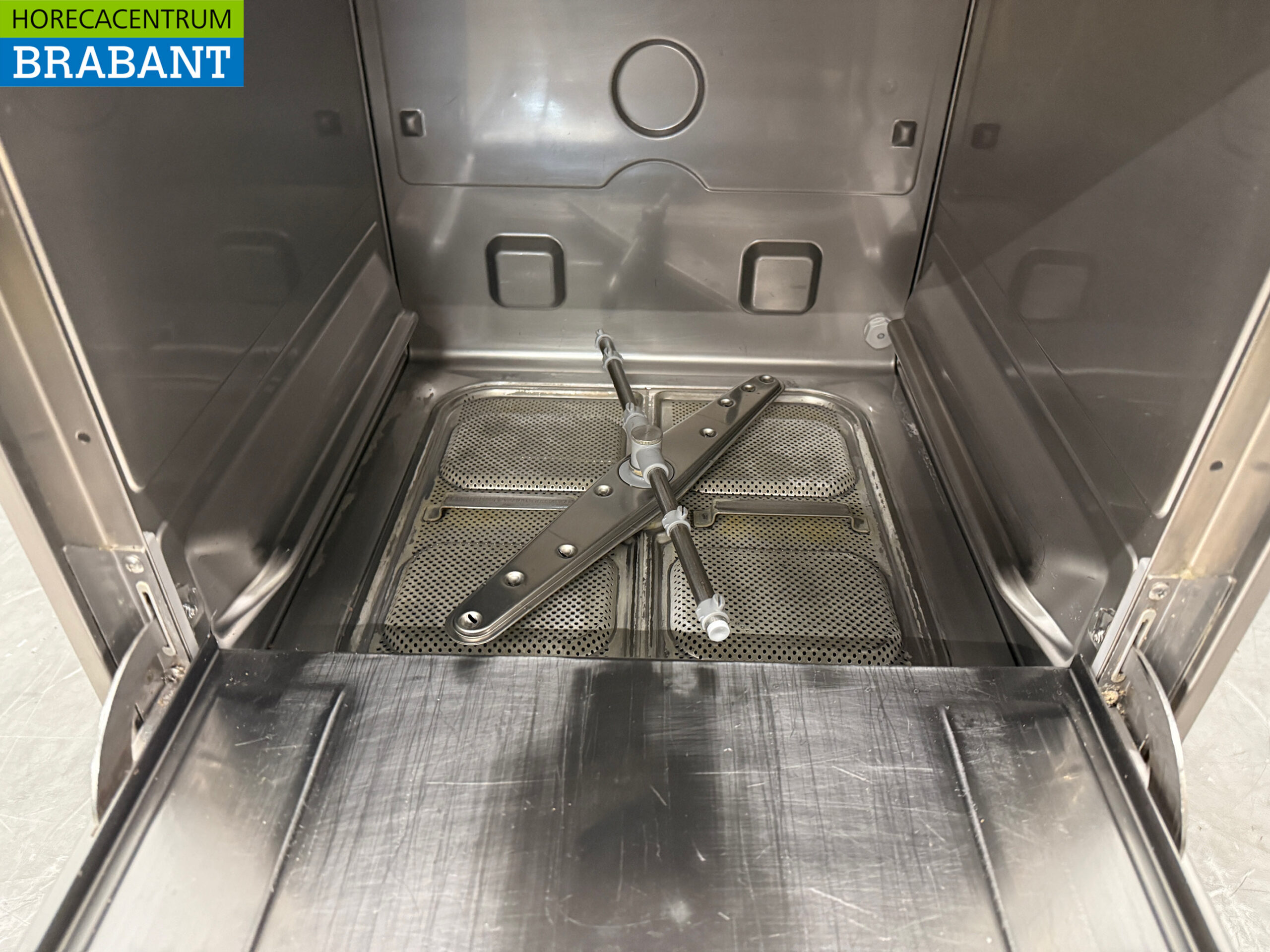 Stainless Steel Diamond Glass Washer with Drain Pump, 230V, for the Food Service Industry - Image 4