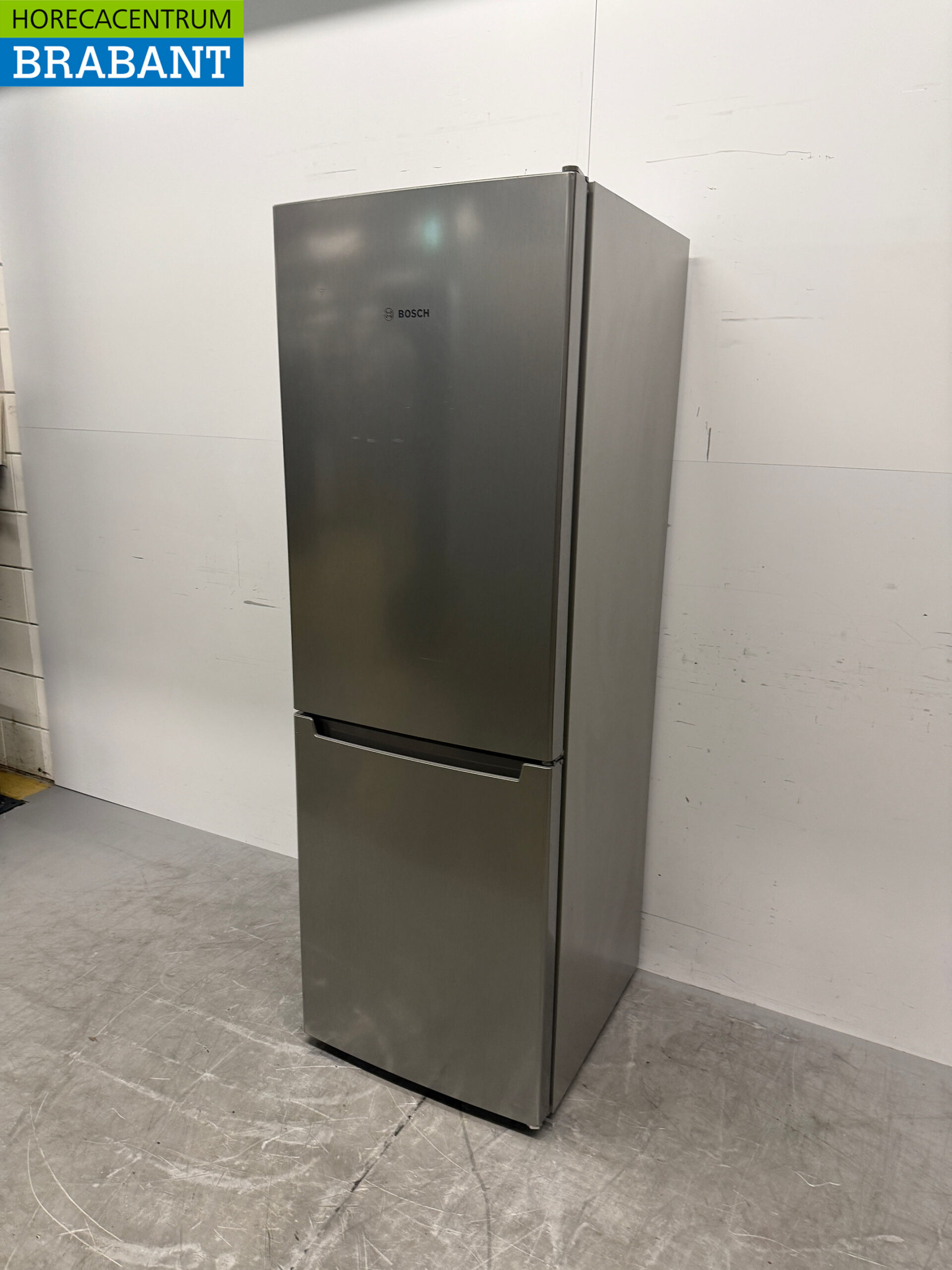 Bosch 306-liter Refrigerator-Freezer Combination, 230V, Commercial Use - Image 2