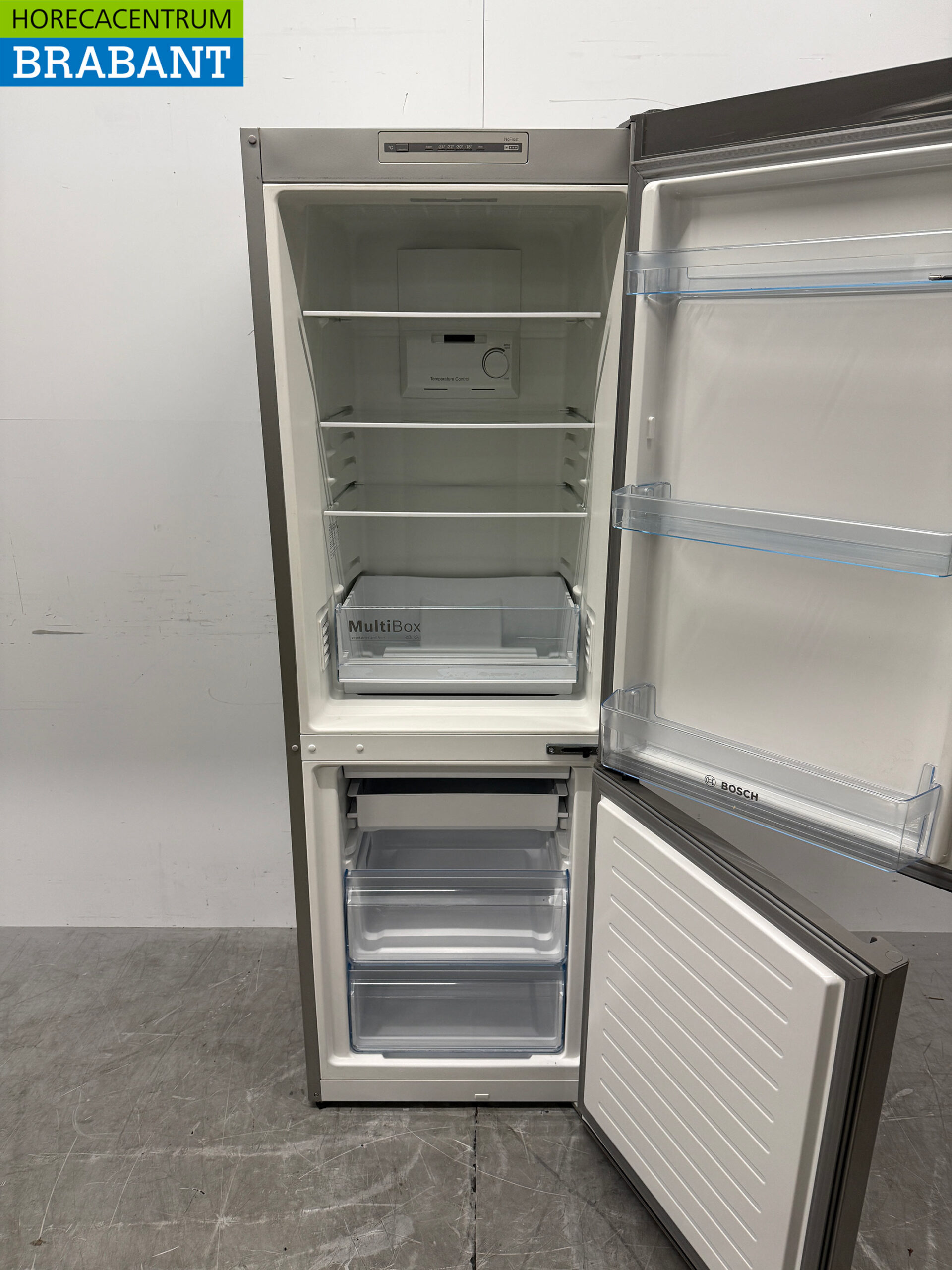 Bosch 306-liter Refrigerator-Freezer Combination, 230V, Commercial Use - Image 4