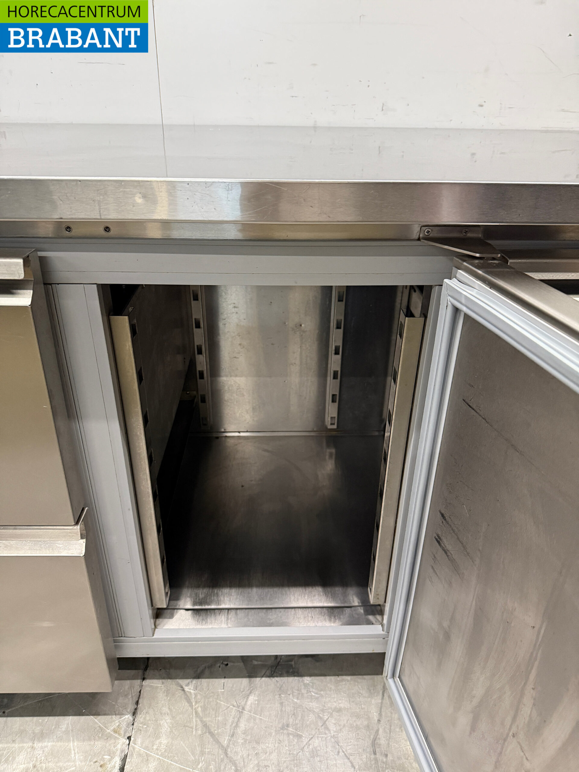 Stainless Steel Pro Line Refrigerated Workbench, 1 Door and 4 Drawers, 184 cm, 230V, Food Service - Image 5