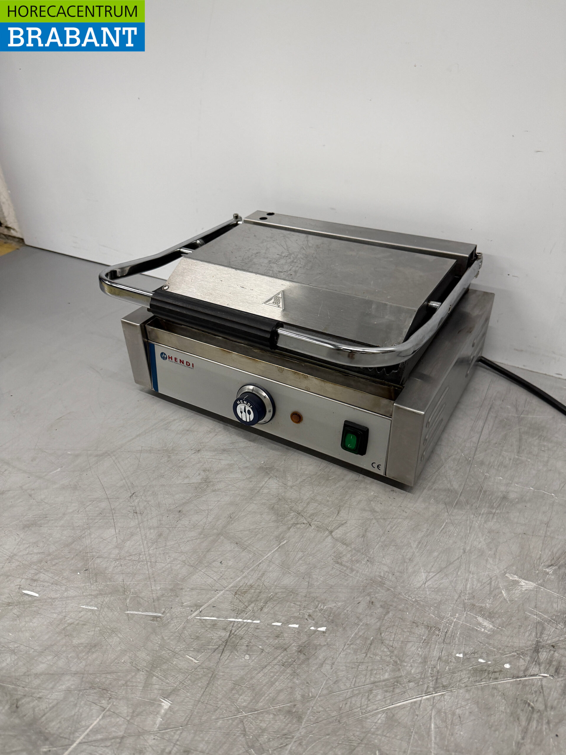Stainless Steel Hendi Contact Grill/Panini Grill, Ribbed, 230V, Commercial Use - Image 2