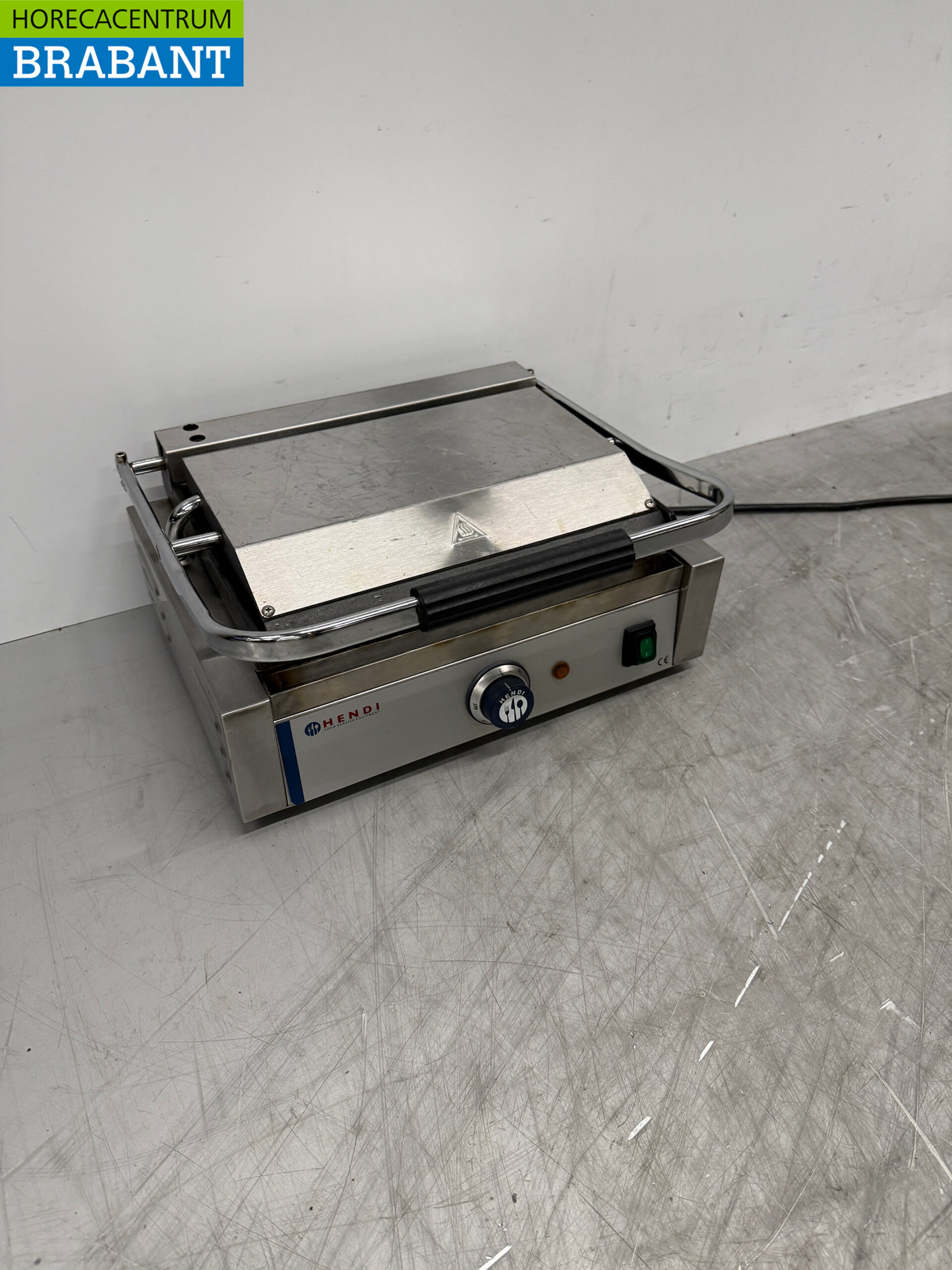 Stainless Steel Hendi Contact Grill/Panini Grill, Ribbed, 230V, Commercial Use - Image 3