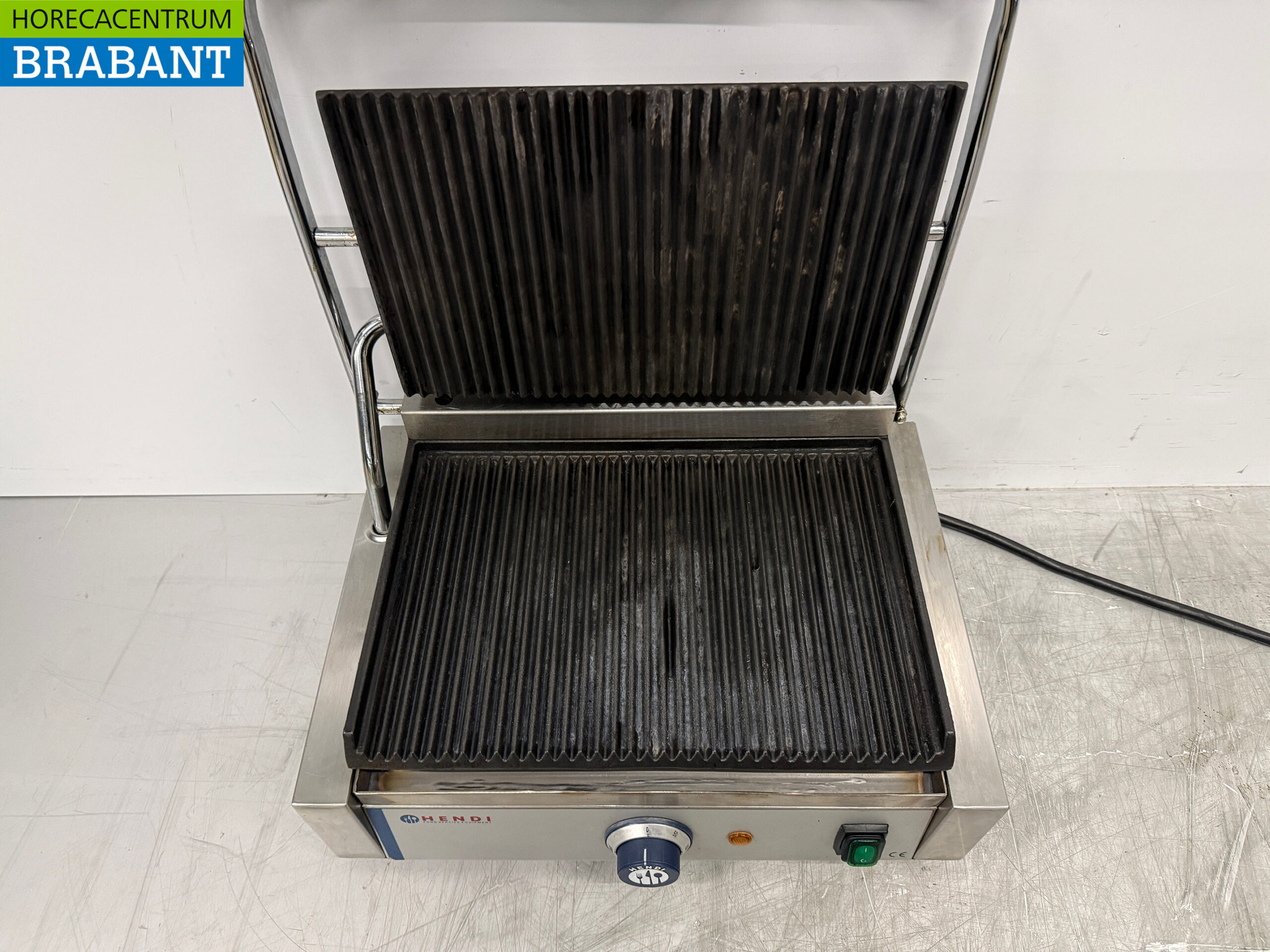 Stainless Steel Hendi Contact Grill/Panini Grill, Ribbed, 230V, Commercial Use - Image 4