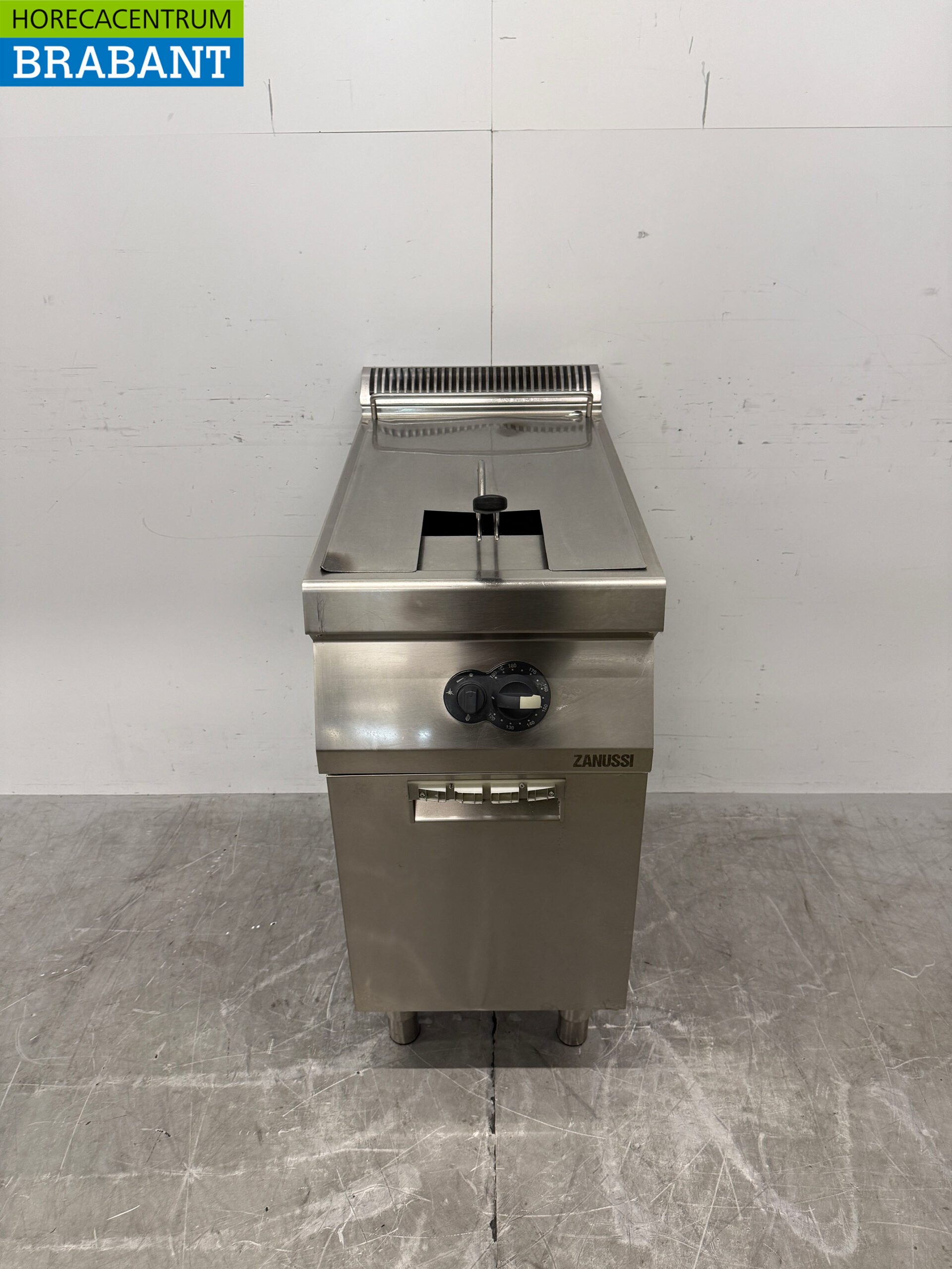 Zanussi 15-Liter Stainless Steel Gas Deep Fryer for the Food Service Industry