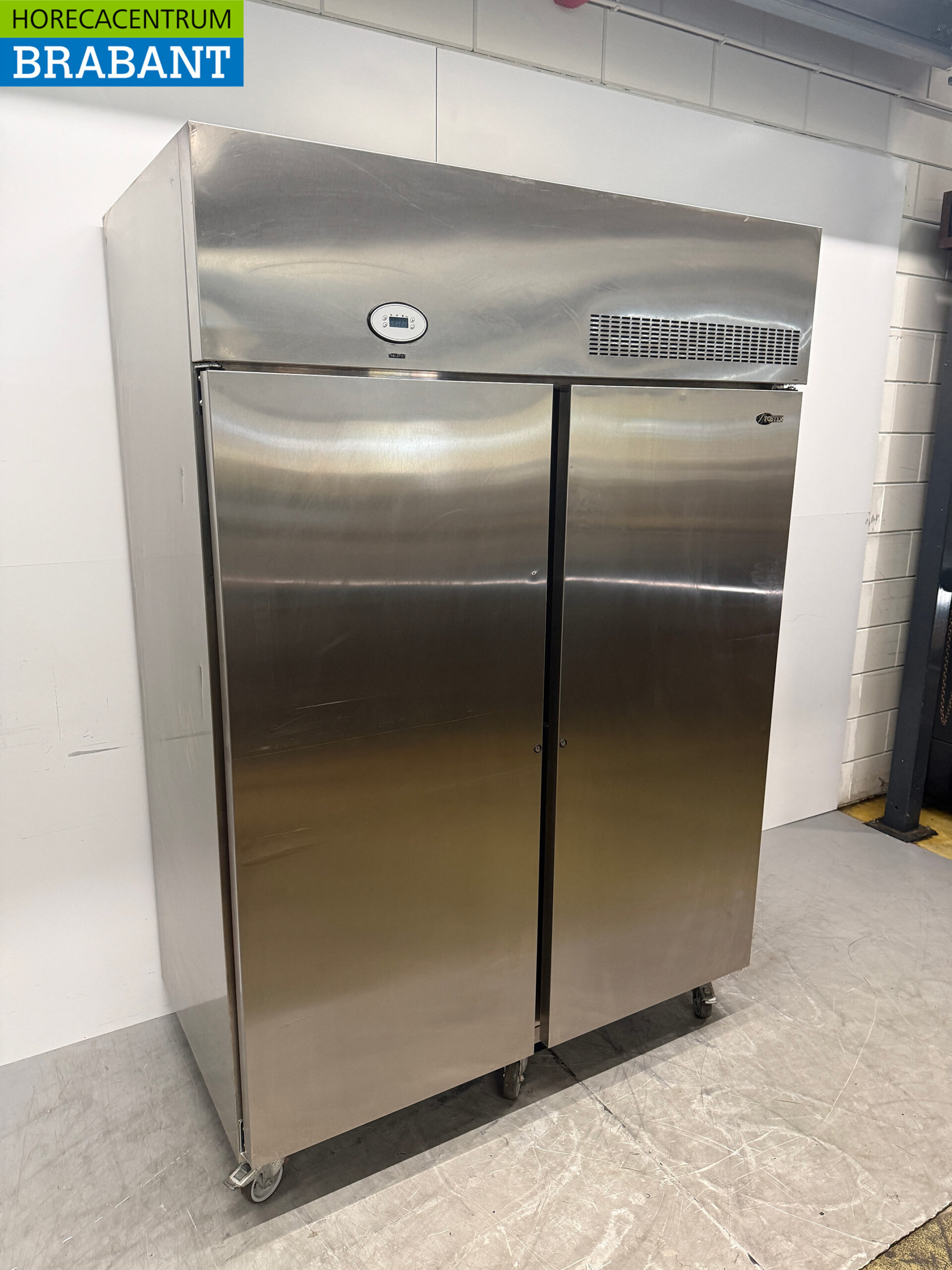 Stainless Steel Foster Mobile Double-Door Freezer, 1350 liters, 230V, for the Food Service Industry - Image 3