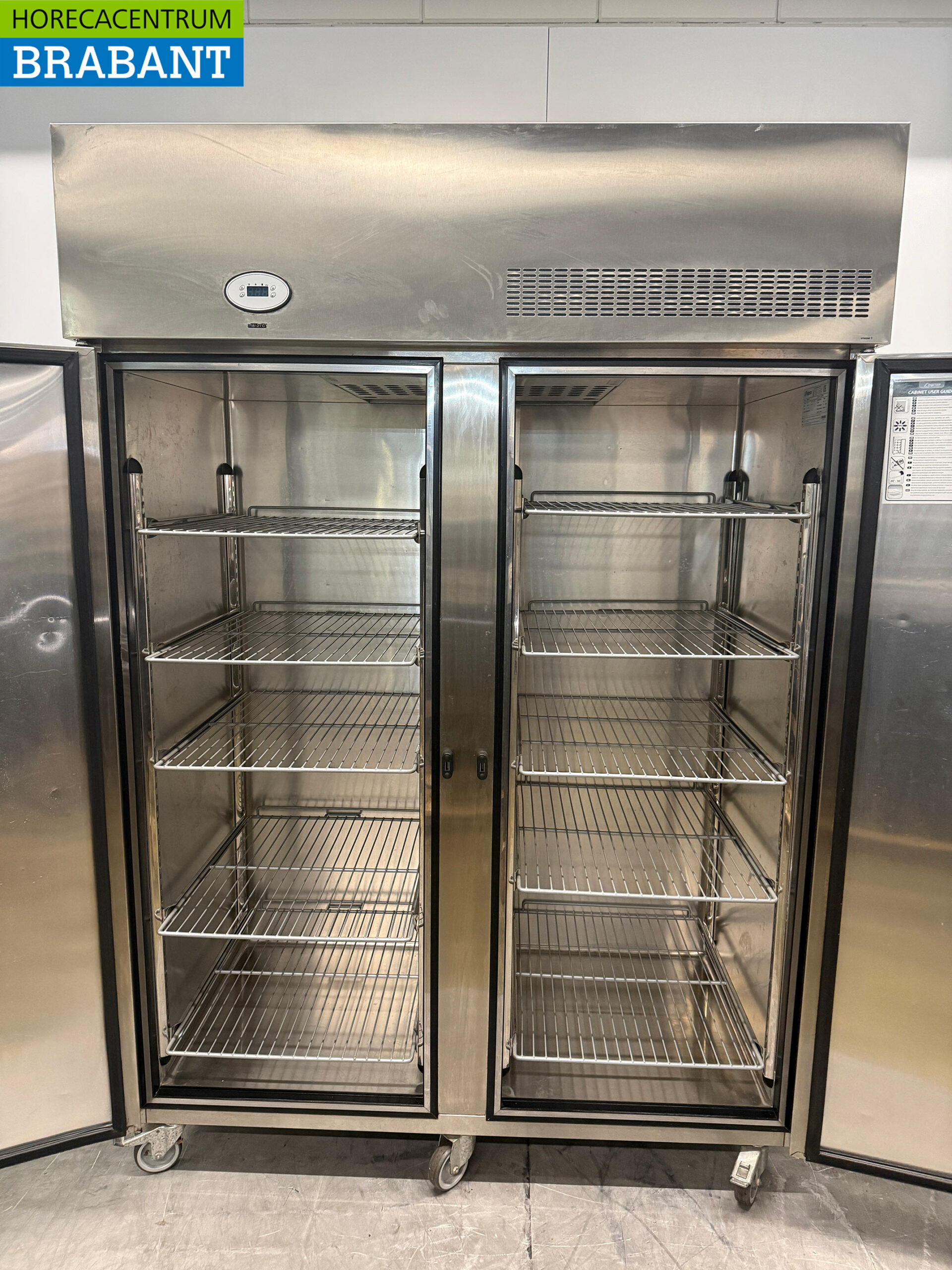 Stainless Steel Foster Mobile Double-Door Freezer, 1350 liters, 230V, for the Food Service Industry - Image 4