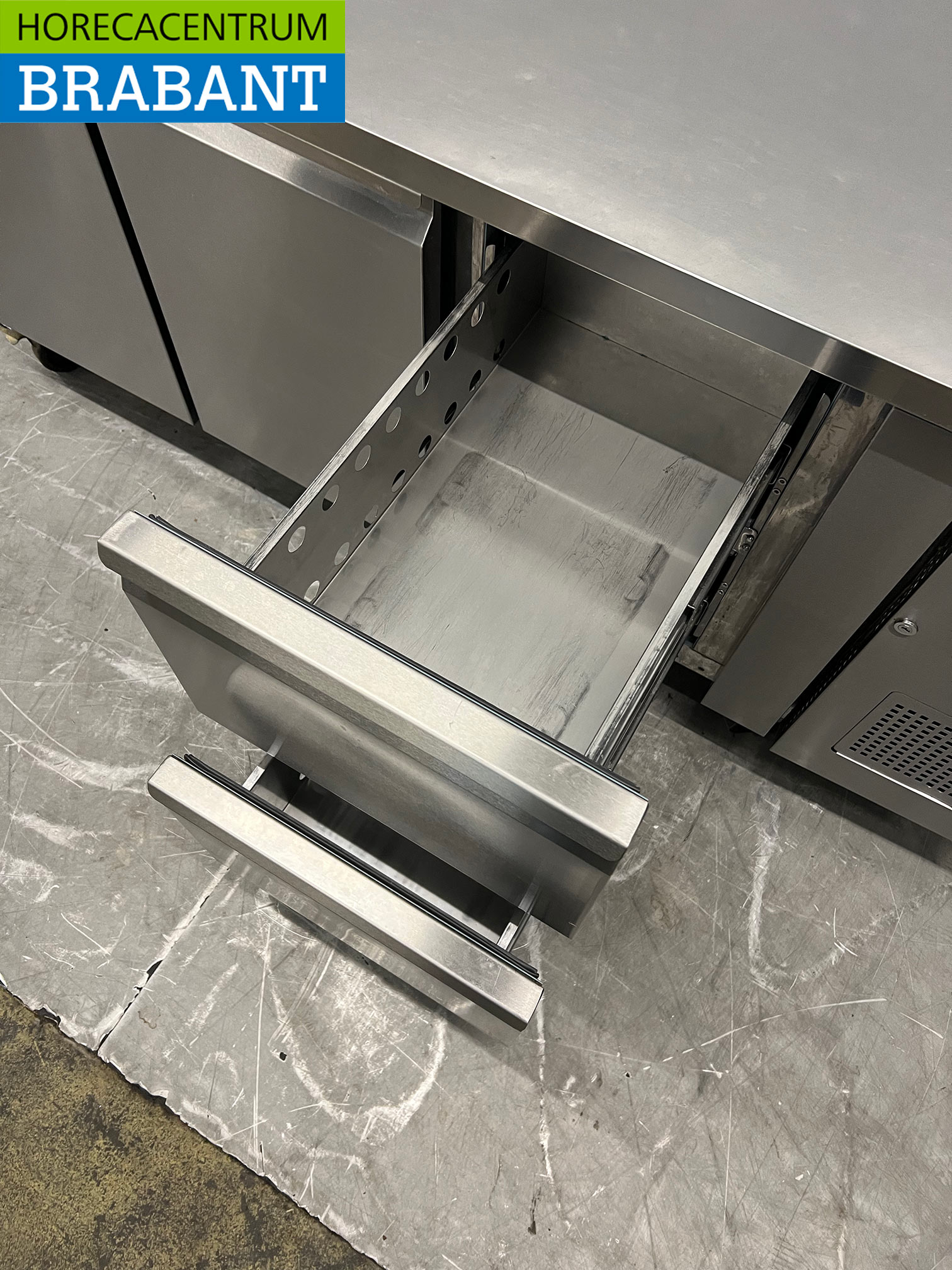 Stainless Steel Polar Mobile Refrigerated Workbench, 2 Doors and 2 Drawers, 179.5 cm, 230V, Food Service - Image 5