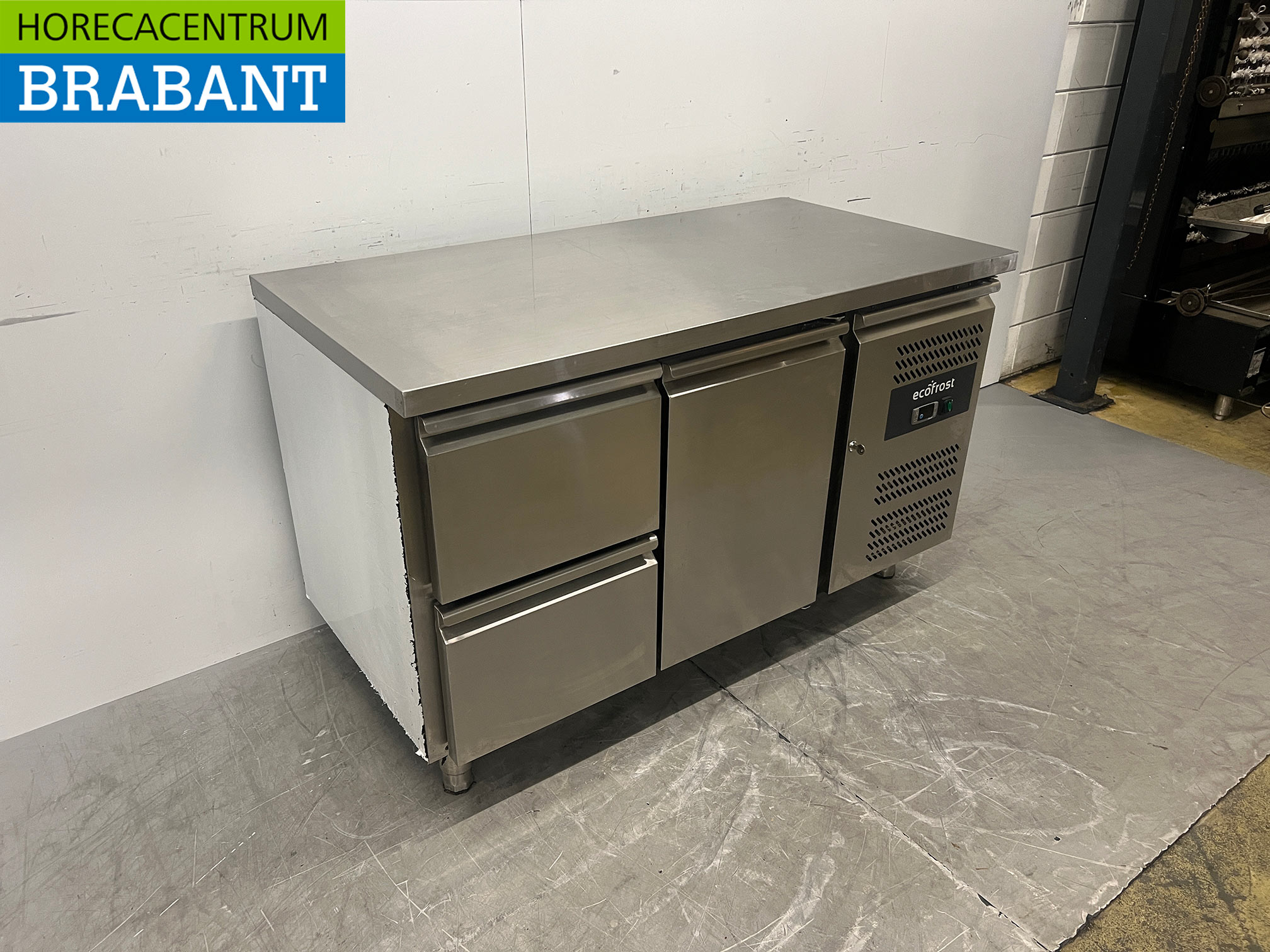 Stainless Steel Ecofrost Refrigerated Workbench with 2 Drawers and 2 Doors, 136 cm, 230V, for the Food Service Industry - Image 3