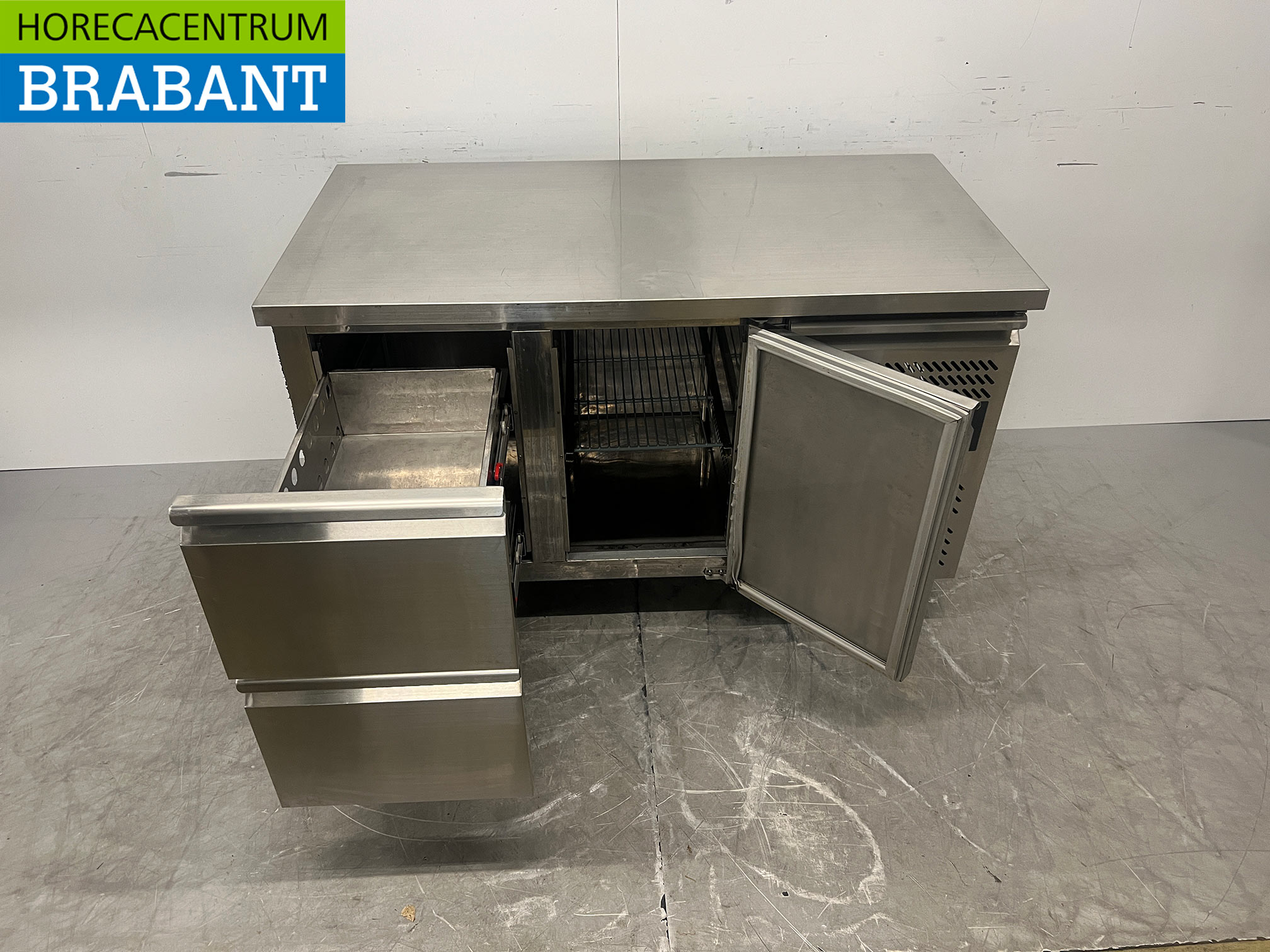 Stainless Steel Ecofrost Refrigerated Workbench with 2 Drawers and 2 Doors, 136 cm, 230V, for the Food Service Industry - Image 4