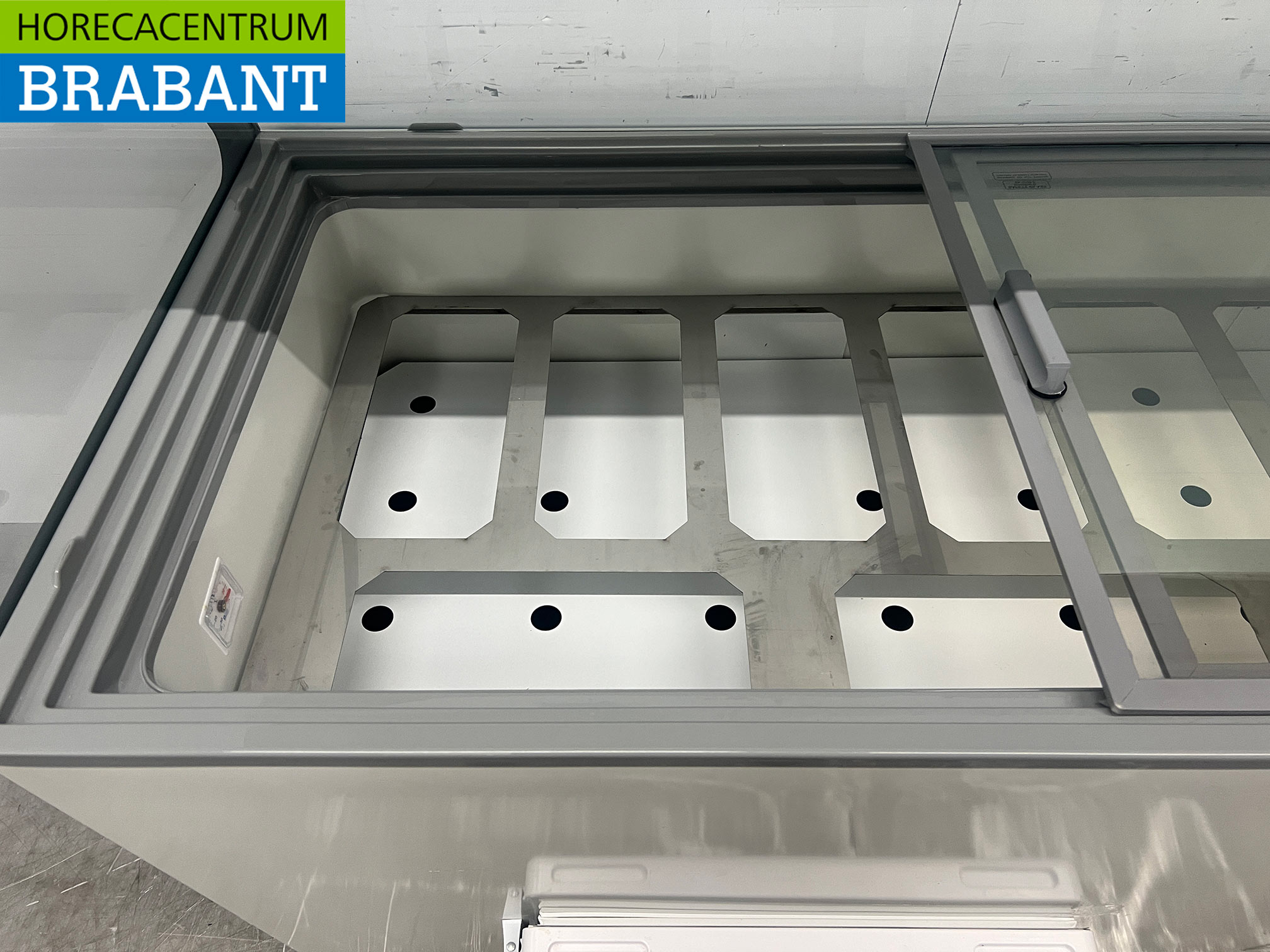 Combisteel Curacao Mobile Ice Cream Display Case, 10 Compartments, 230V, Food Service - Image 5