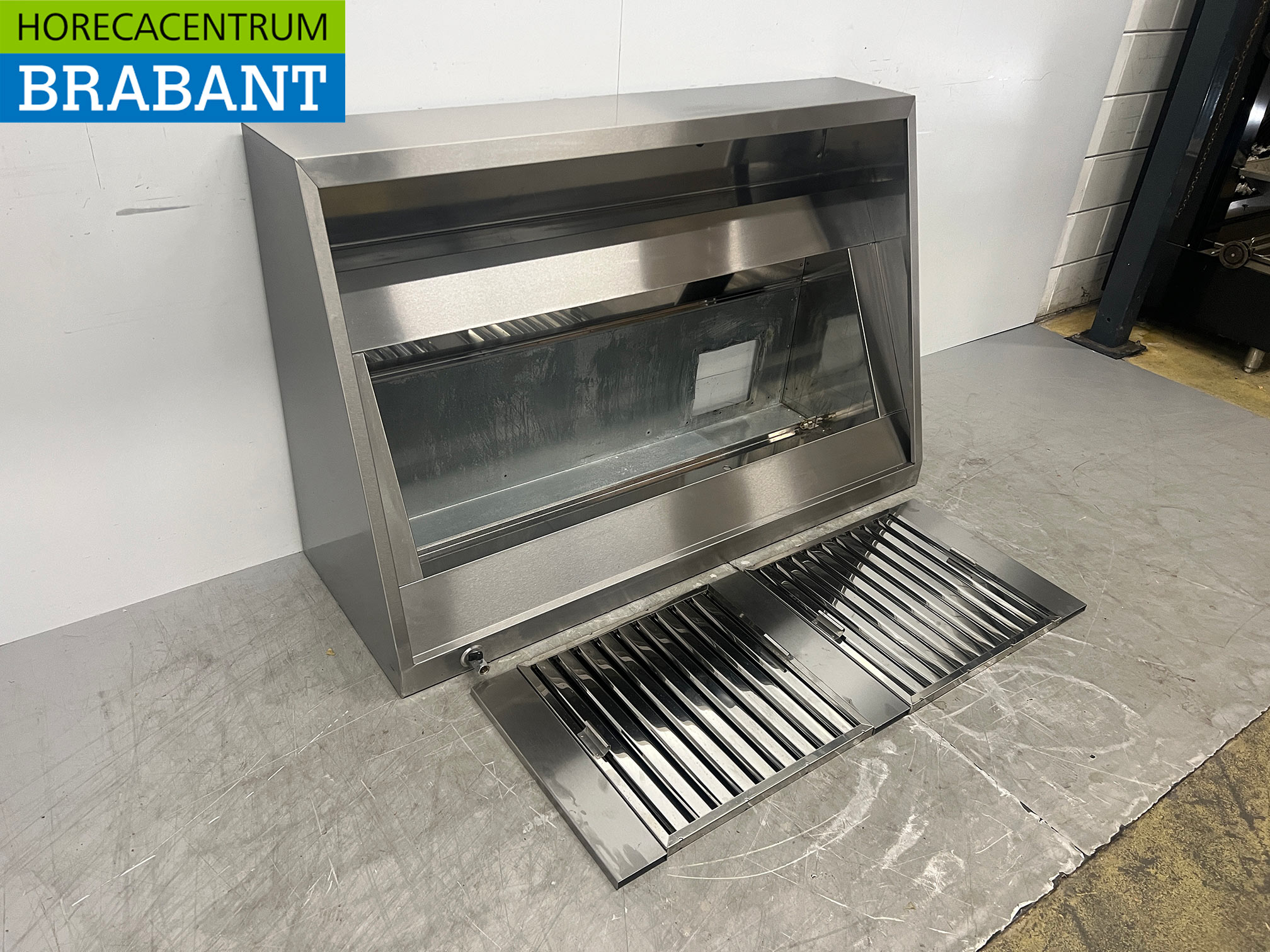 Stainless Steel Range Hood with Slatted Filters, 150.5 x 95.5 cm, Angled Model, Commercial Use - Image 3