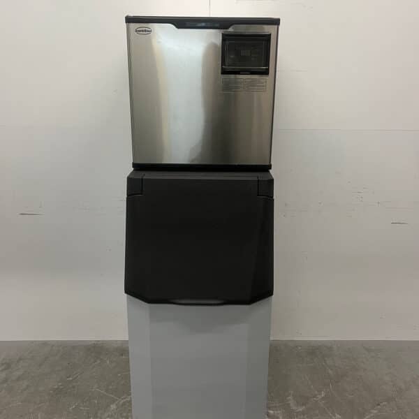 Stainless Steel Combisteel Ice Cube Machine, 160 kilograms per day, 125-kilogram hopper, 230V, Food Service