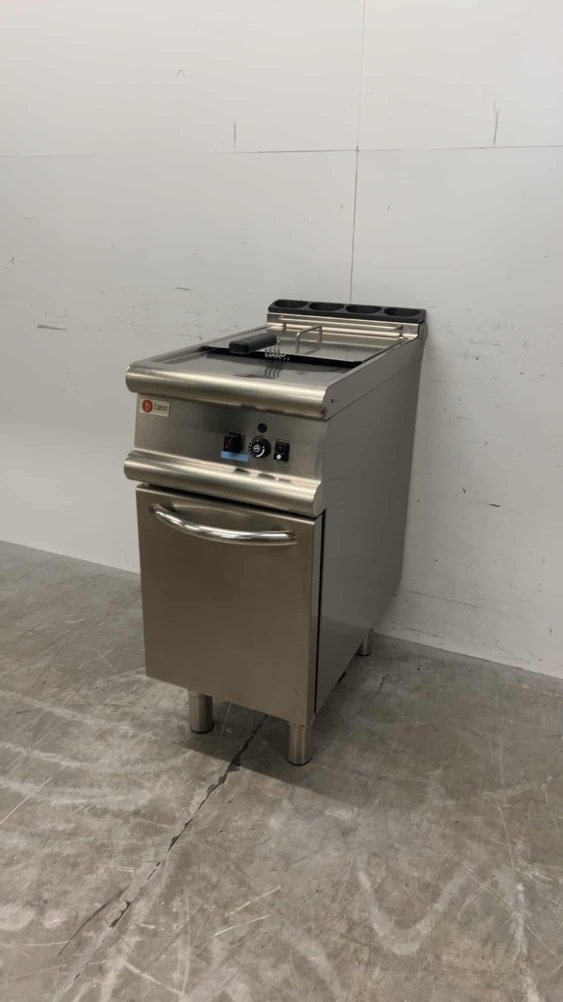 Stainless Steel Baron 7FRI/G415 Deep Fryer, 15 liters, 13 kW, GAS, 40 x 70 x 96 cm, Food Service