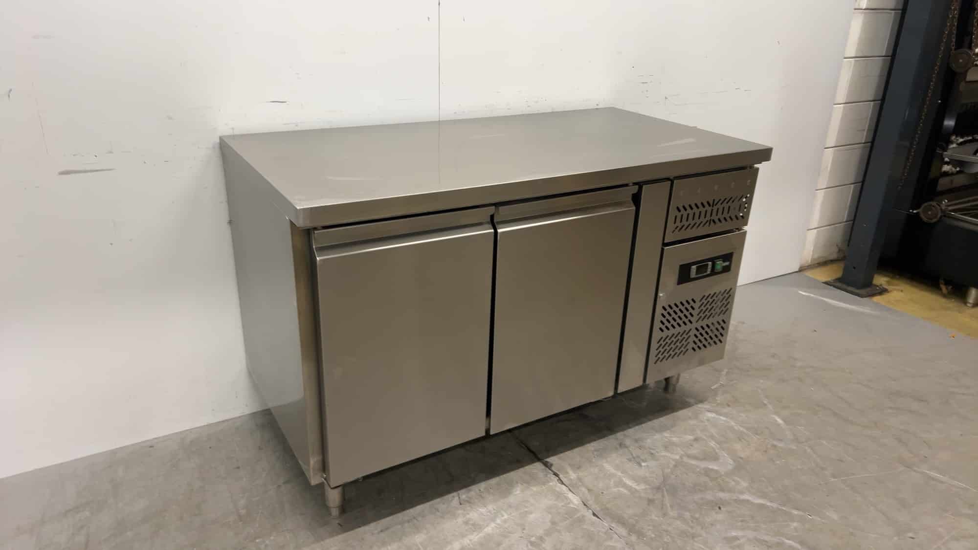 Refrigerated Workbench 136 x 70 x 88 cm, Food Service
