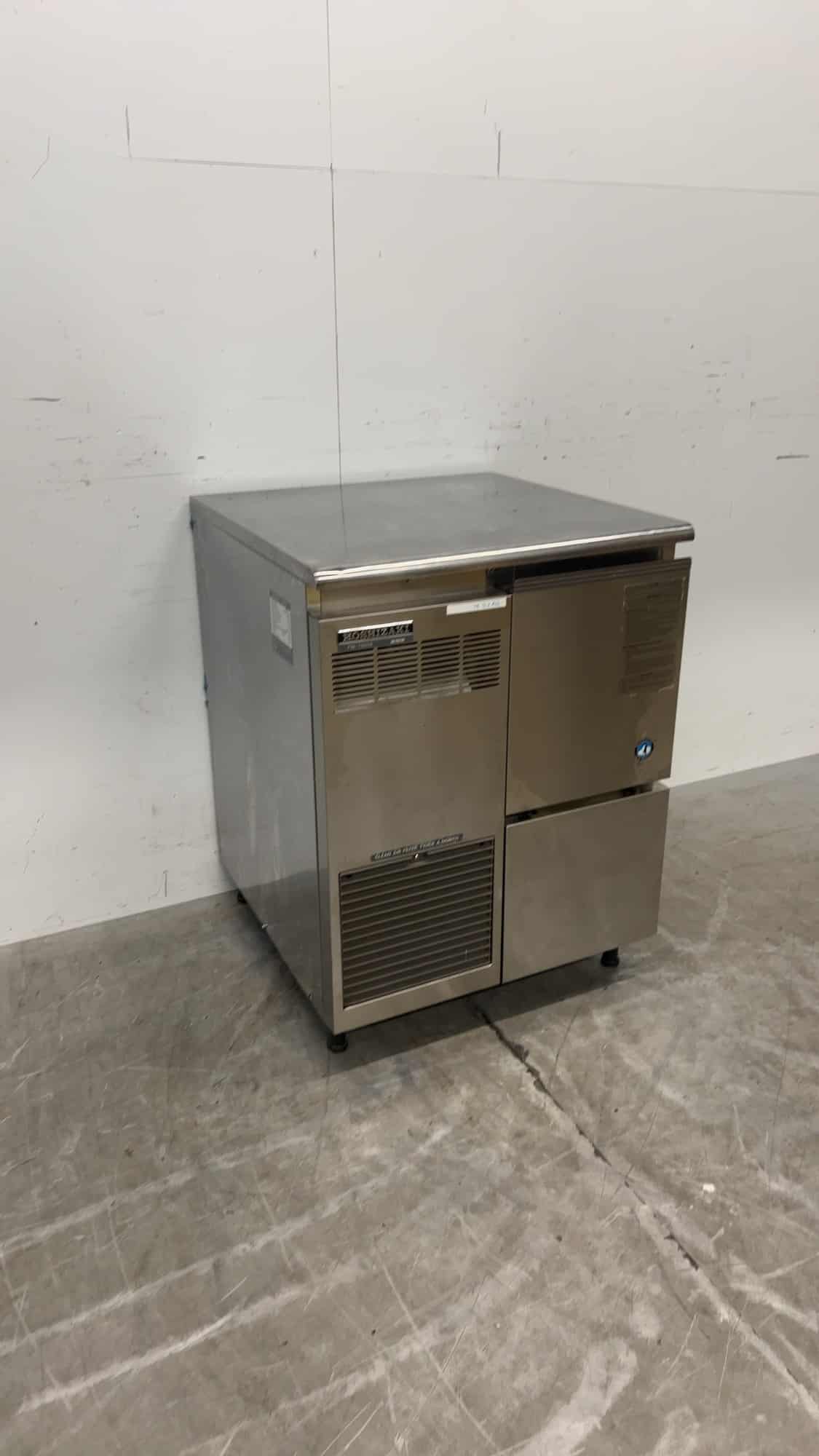 Hoshizaki FM-120DE Stainless Steel Flake Ice Machine, 120 kg/day, 26 kg hopper, 230 V, Food Service