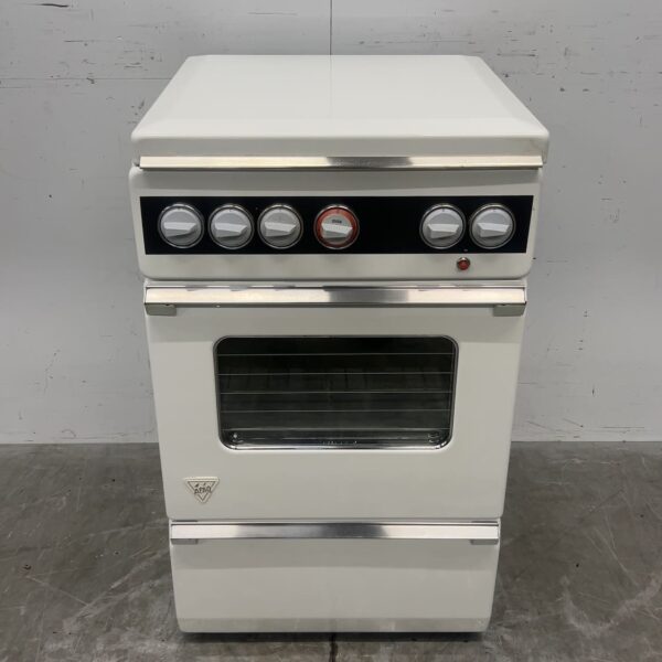 Atag 1755 4-pits Fornuis met wokbrander en oven 24 kW 230V + Aardgas Horeca