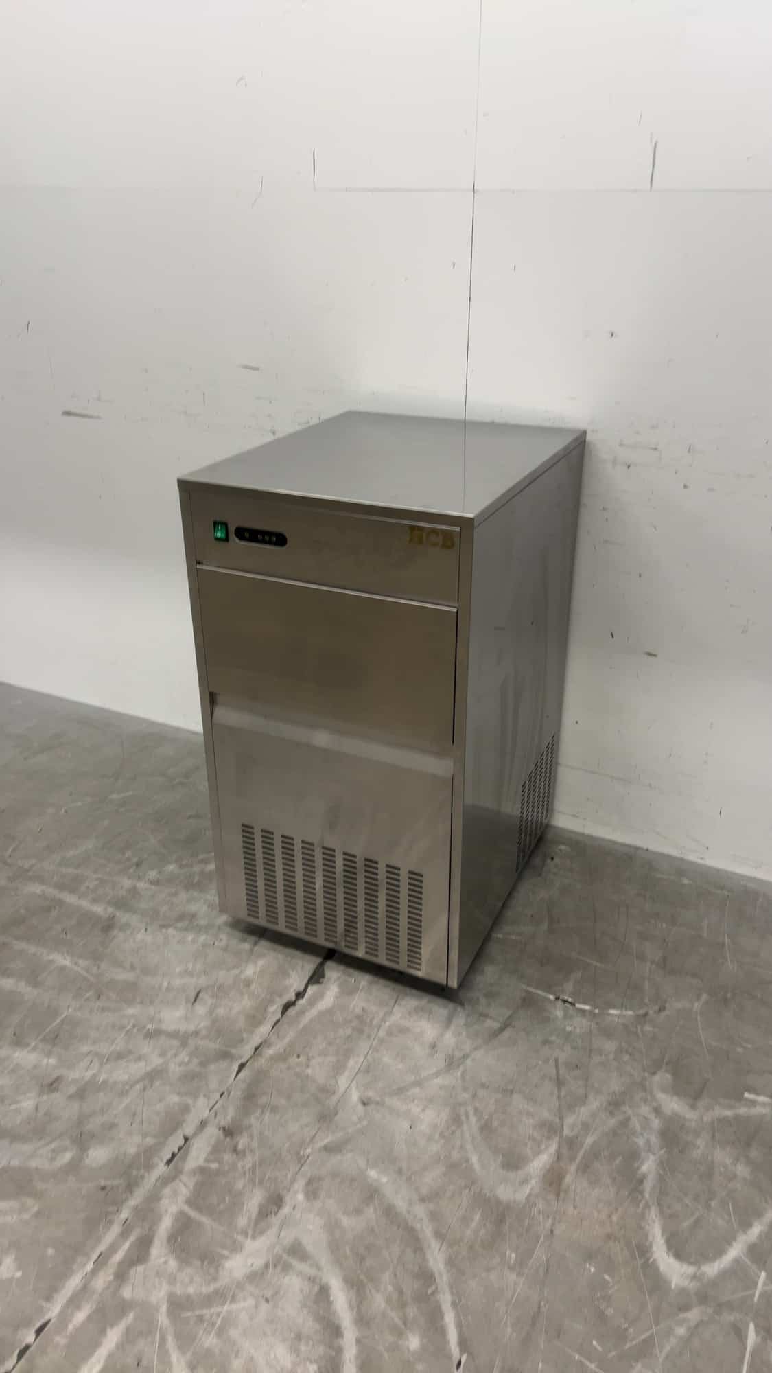 RVS HCB Ijsblokjesmachine 80 kg p/dag 25 kg bunkerinhoud 50 x 61.5 x 90.5 cm 230V Horeca